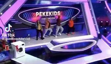 El equipo PekeKids bailando en el set de ¿Qué Dice Chile! de Canal 13