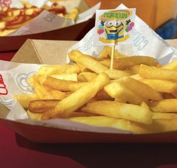 PekePapitas: papas fritas servidas en un evento